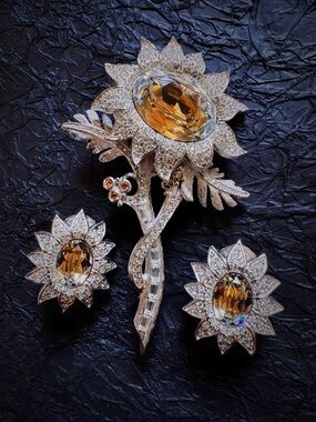Vintage NWT Christian Dior 1996 Book Piece Sunflower Yellow Silver Clip Earrings